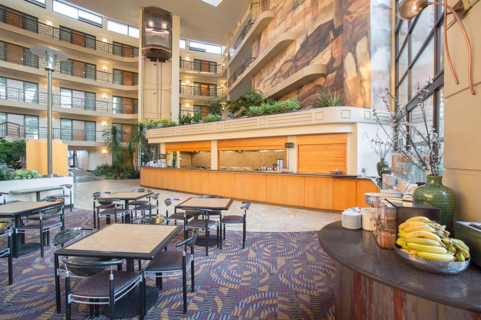 Embassy Suites By Hilton Phoenix Biltmore Εξωτερικό φωτογραφία