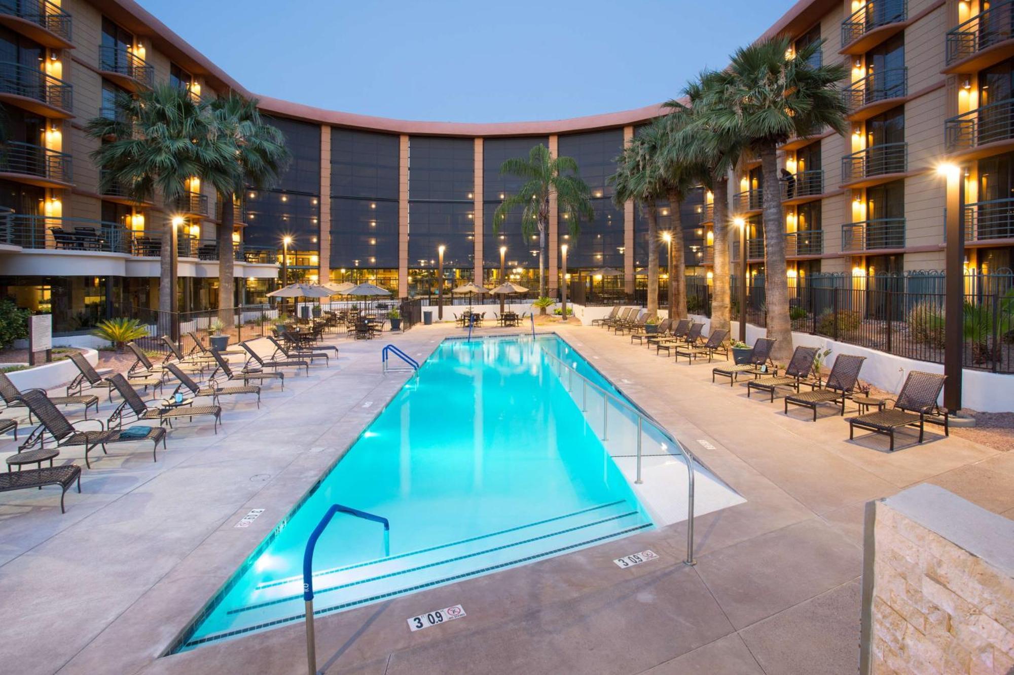 Embassy Suites By Hilton Phoenix Biltmore Εξωτερικό φωτογραφία