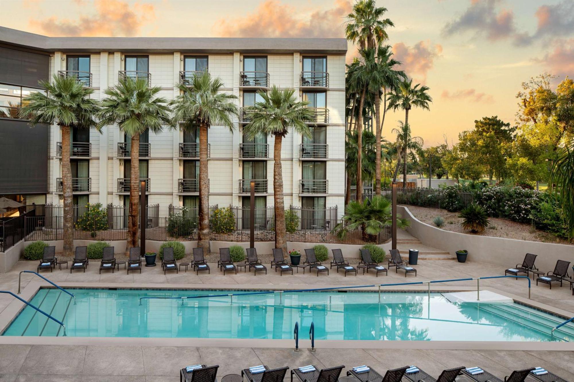 Embassy Suites By Hilton Phoenix Biltmore Εξωτερικό φωτογραφία